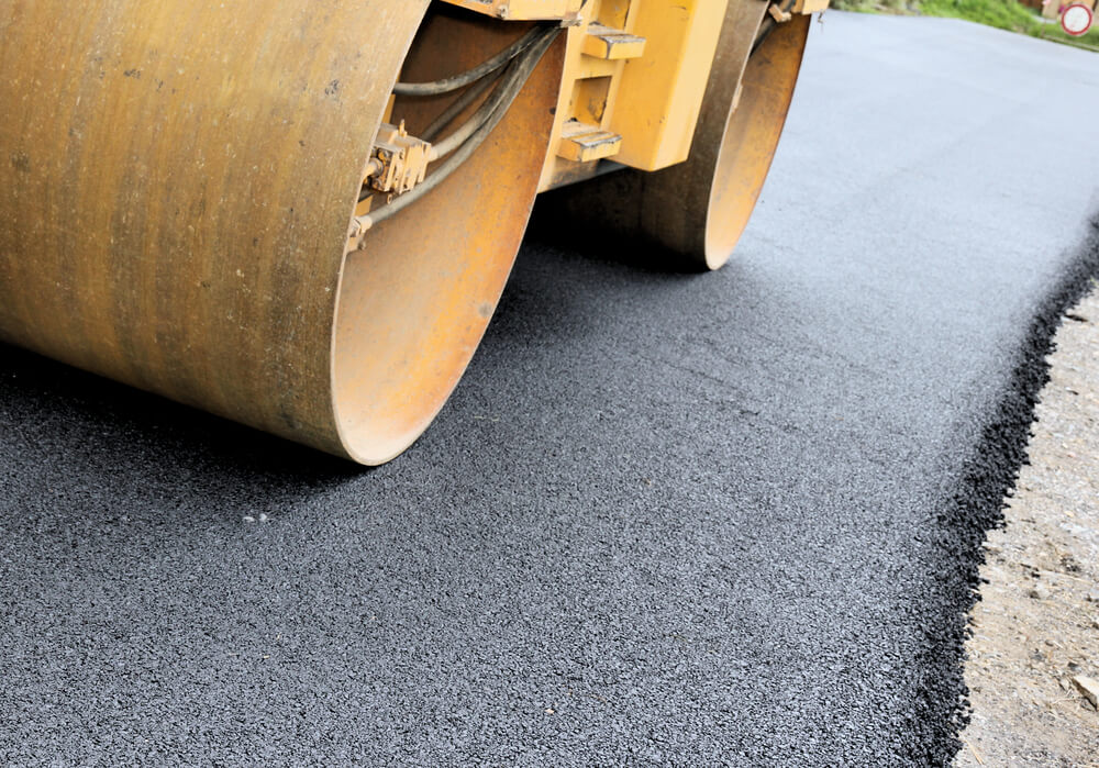 How Much Does Paving a Driveway with Asphalt Cost?