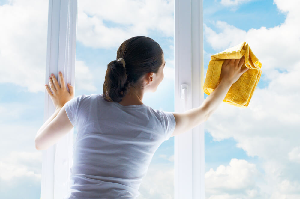 Seven Things to Know About Cleaning Your Windows with Vinegar