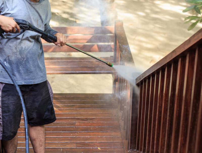 Do Pressure Washing Companies Use Your Water?