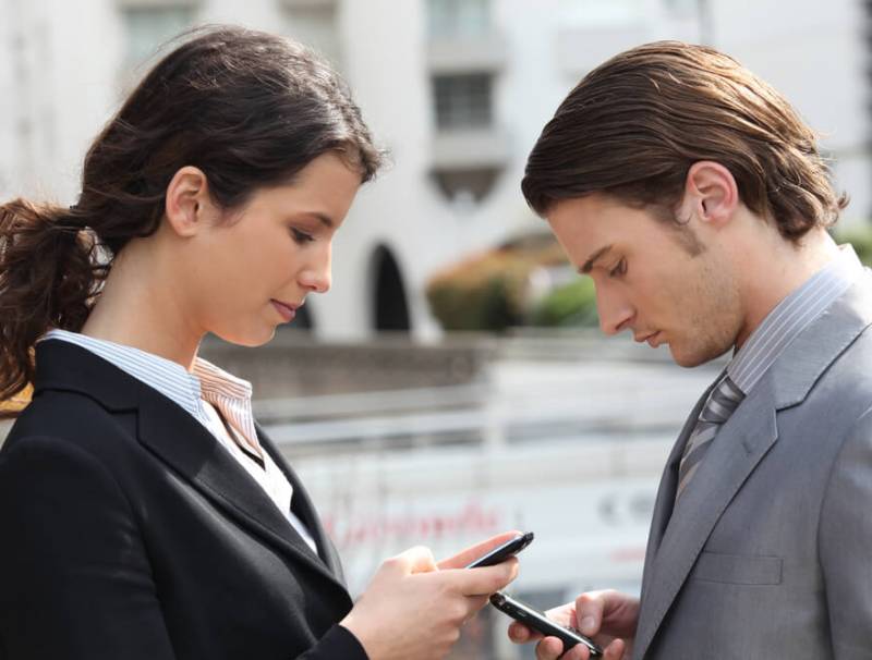 How Texting Can Cause Chronic Neck and Back Pain – And What You Can Do About It