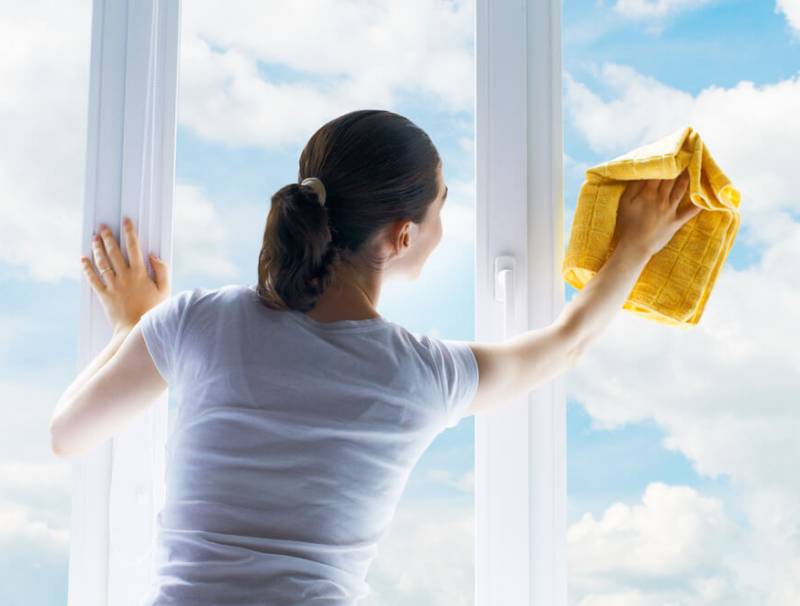 Seven Things to Know About Cleaning Your Windows with Vinegar